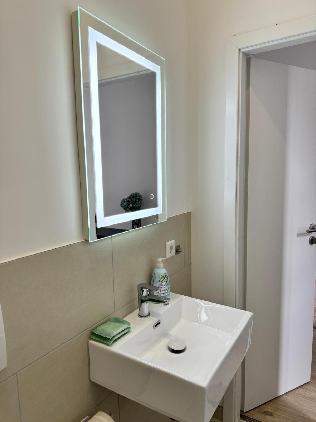 Heaven Homes - Privatzimmer Mit Bad Im Herzen Von Duesseldorf ภายนอก รูปภาพ